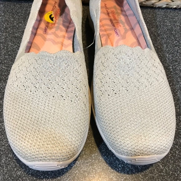 Skechers Cream and Gray Flats Sporty Slip-On Loafers - Size 9 - Picture 3 of 13